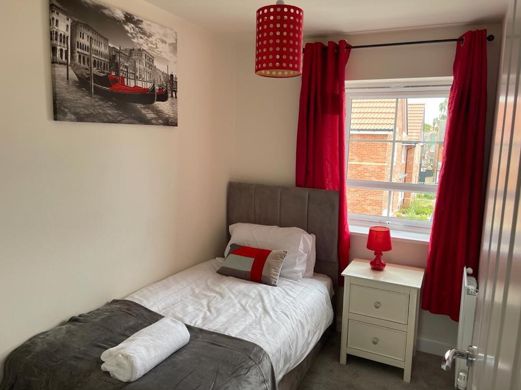Stunning 3-Bed Risa House In Beeston Nottingham Vila Exterior foto